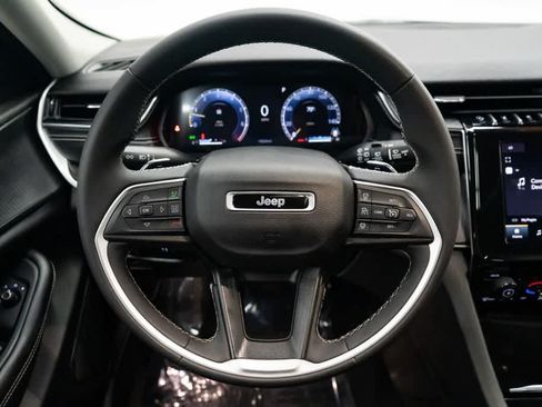 Used 2023 Jeep Grand Cherokee Laredo X AWD/4WD image 14