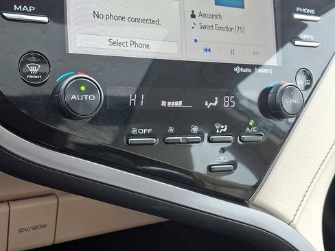 Certified 2020 Toyota Camry XLE image 19