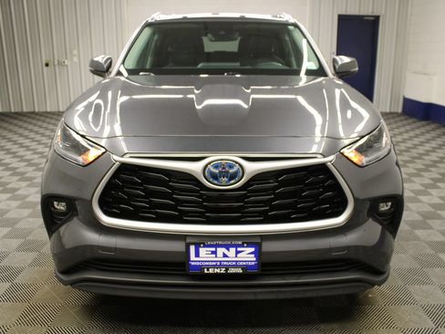 Used 2021 Toyota Highlander XLE AWD/4WD image 45