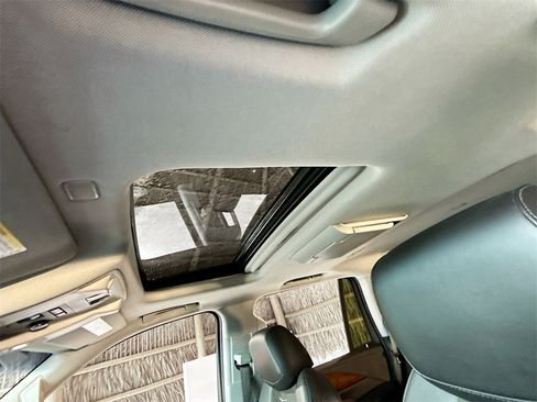 Used 2018 Cadillac Escalade Premium Luxury image 24