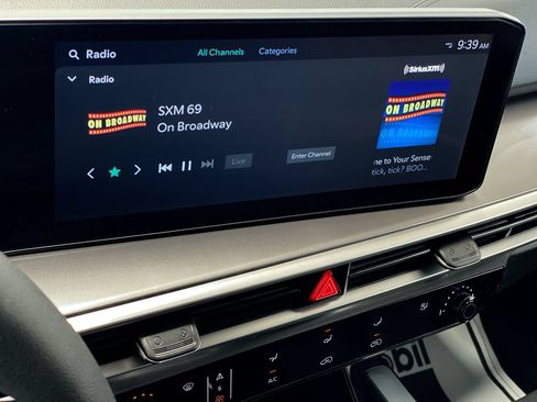 Certified 2025 Kia Sorento LX FWD image 26