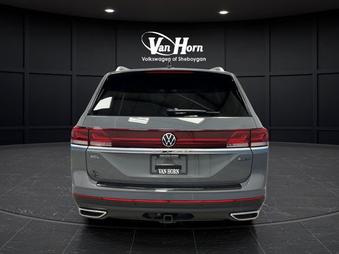 Used 2025 Volkswagen Atlas SEL AWD/4WD image 6