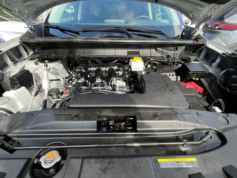 Used 2025 Nissan Pathfinder SV FWD image 35