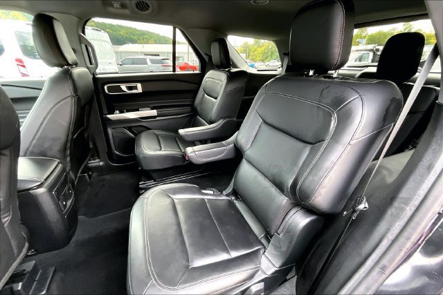 Used 2023 Ford Explorer XLT w/ Equipment Group 202A AWD/4WD image 27