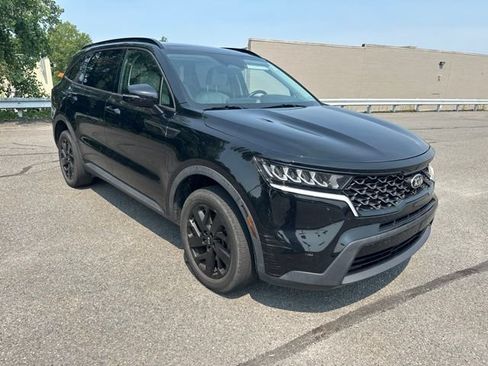 Used 2021 Kia Sorento S w/ Panoramic Sunroof Package AWD/4WD image 3