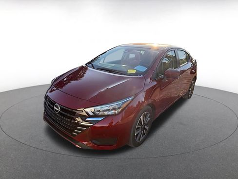 Used 2025 Nissan Versa SV image 3