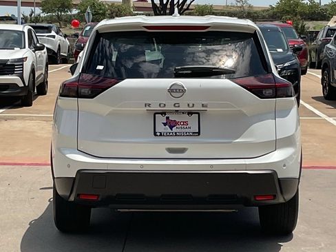 Used 2025 Nissan Rogue SV FWD image 5