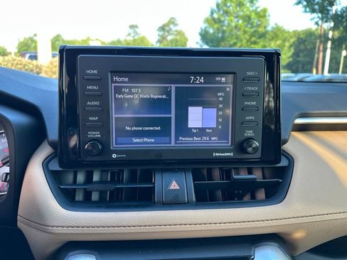 Used 2021 Toyota RAV4 LE FWD image 28