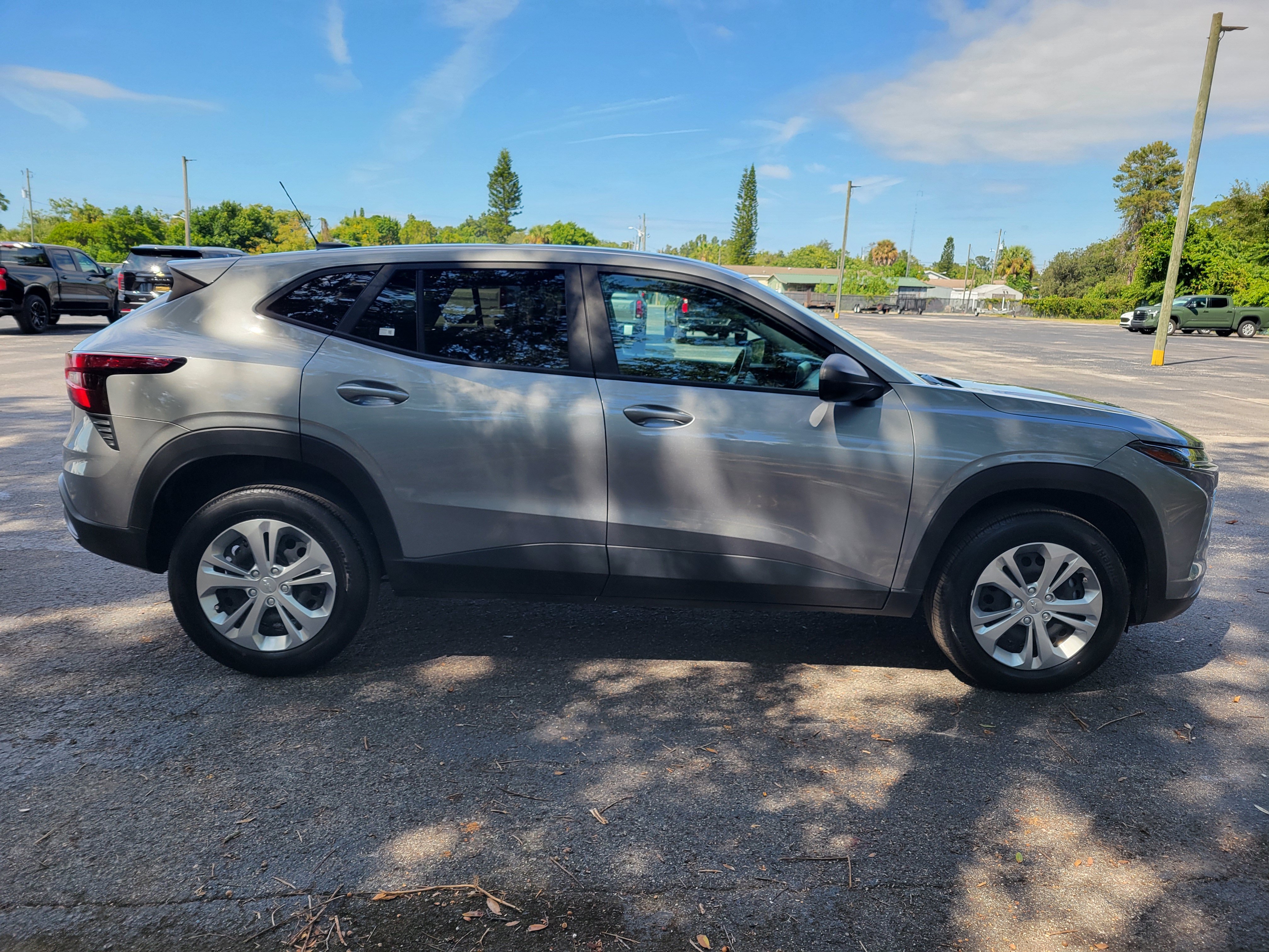 Certified 2024 Chevrolet Trax LS w/ Driver Confidence Package FWD image 4