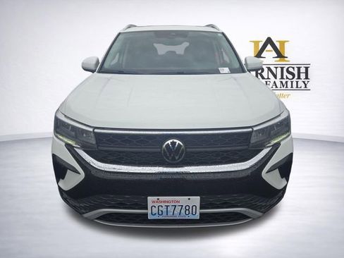 Certified 2023 Volkswagen Taos SE w/ Panoramic Sunroof Package AWD/4WD image 2