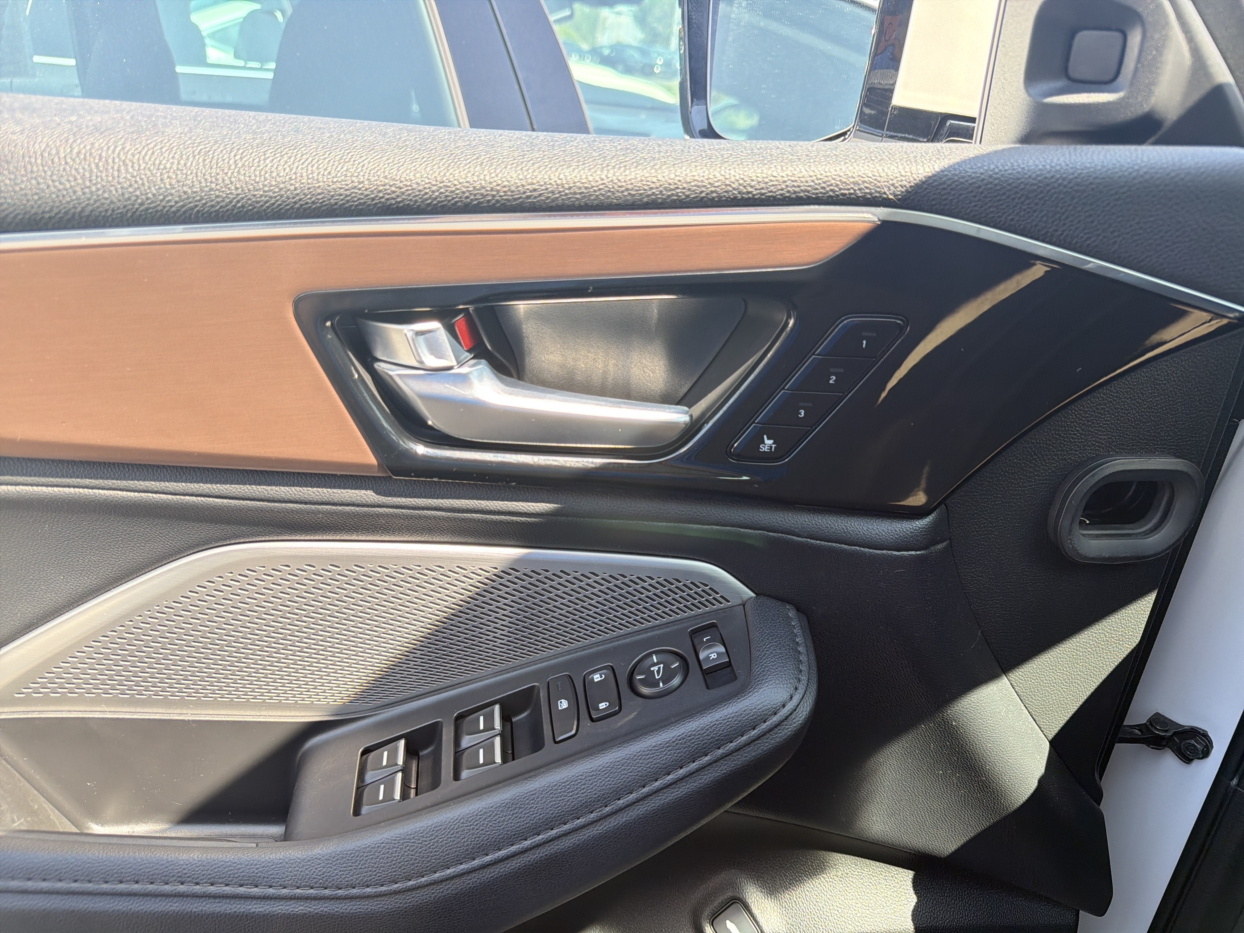 Used 2022 Acura MDX SH-AWD image 15