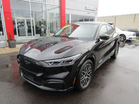 Used 2025 Ford Mustang Mach-E Premium image 3