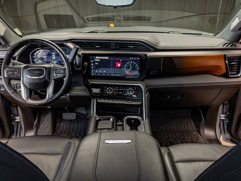 Used 2025 GMC Sierra 3500 Denali w/ Denali Reserve Package image 16