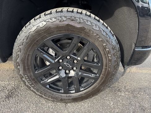 Used 2025 Chevrolet Silverado 1500 Custom image 11