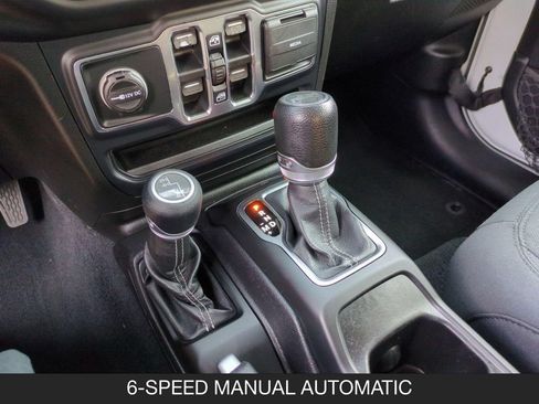 Used 2018 Jeep Wrangler Unlimited Sahara AWD/4WD image 20