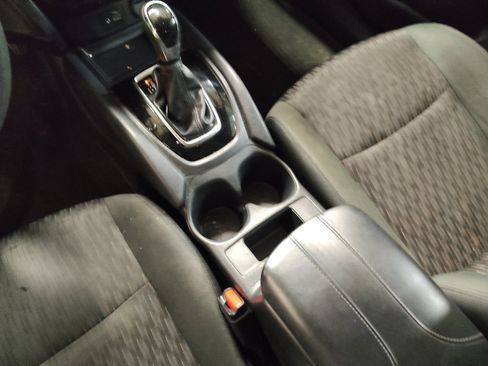 Used 2020 Nissan Rogue S FWD image 26