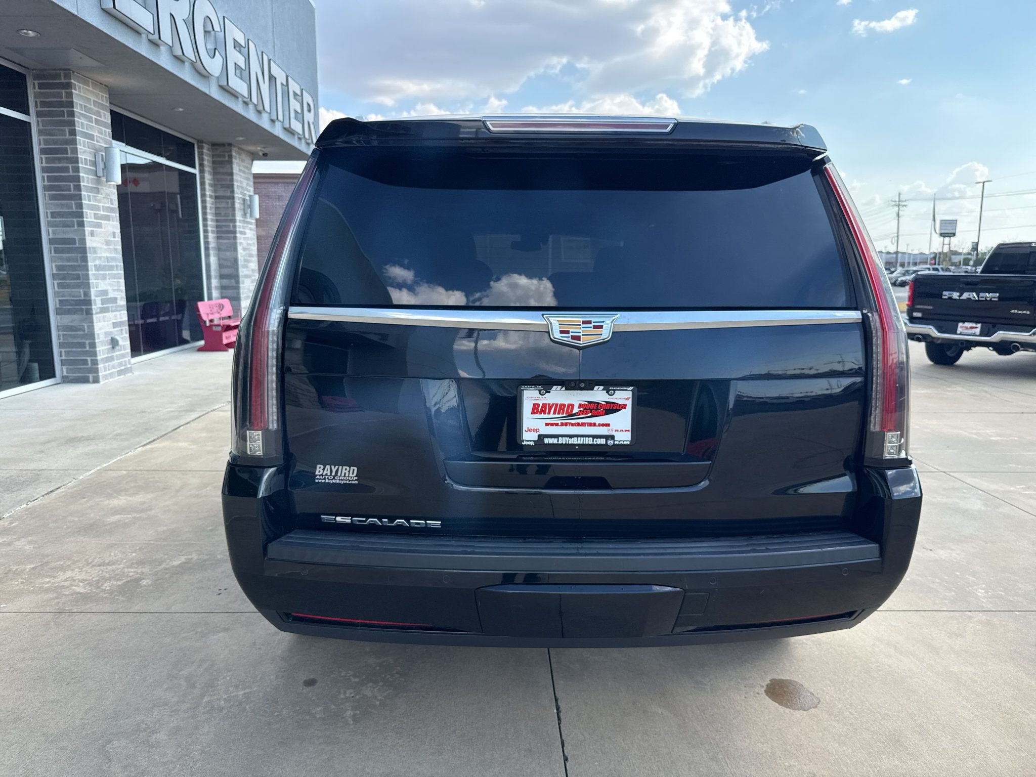Used 2018 Cadillac Escalade Luxury AWD/4WD image 6