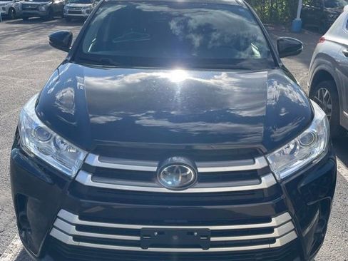 Used 2019 Toyota Highlander LE AWD/4WD image 1