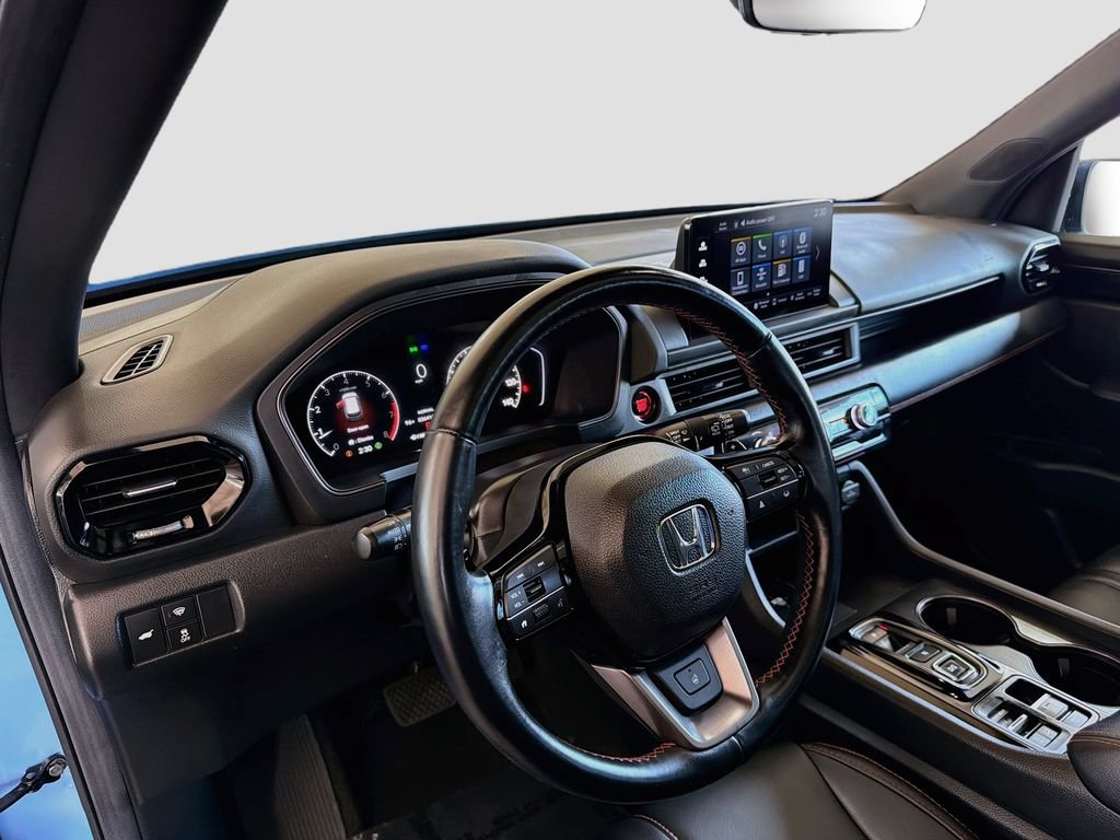 Used 2025 Honda Pilot TrailSport image 9