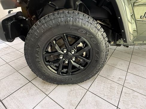 Used 2022 Jeep Gladiator Sport AWD/4WD image 12