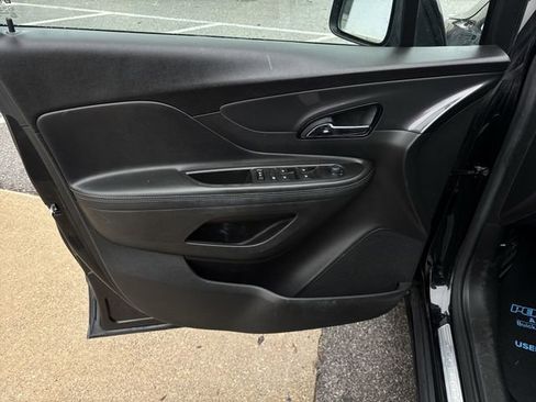 Used 2022 Buick Encore Preferred w/ Safety Package image 22