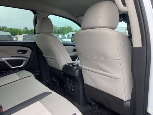 Used 2024 Nissan Titan SV w/ SV Convenience Package AWD/4WD image 13