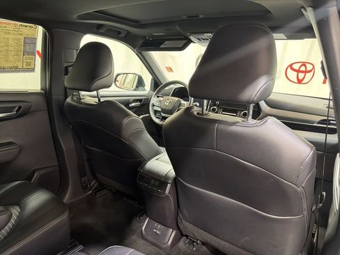 Used 2025 Toyota Highlander XSE AWD/4WD image 15