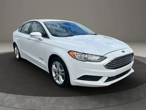Used 2018 Ford Fusion SE image 3