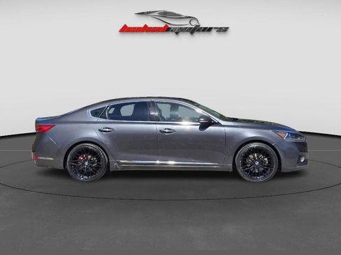Used 2017 Kia Cadenza Premium w/ Luxury Package FWD image 12