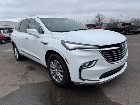 Used 2022 Buick Enclave Essence image 7