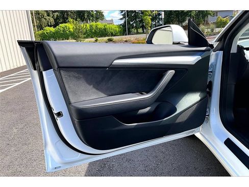 Used 2022 Tesla Model 3 Long Range AWD/4WD image 22