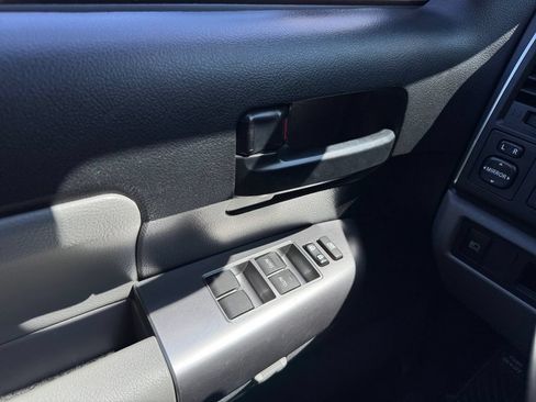 Used 2019 Toyota Sequoia SR5 AWD/4WD image 11