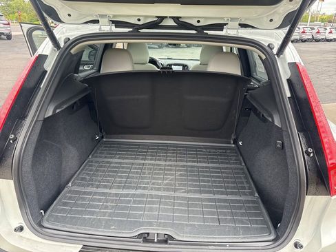 Certified 2026 Volvo XC40 B5 Plus AWD/4WD image 32