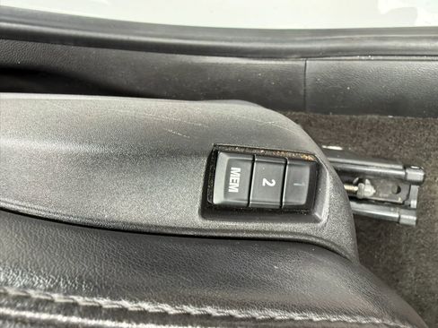 Used 2017 Chevrolet Equinox Premier w/ Enhanced Convenience Package FWD image 9