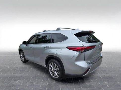 Used 2022 Toyota Highlander Platinum FWD image 7