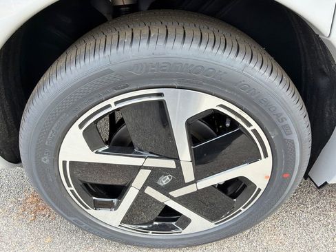 New 2026 Hyundai Ioniq 9 Calligraphy image 17