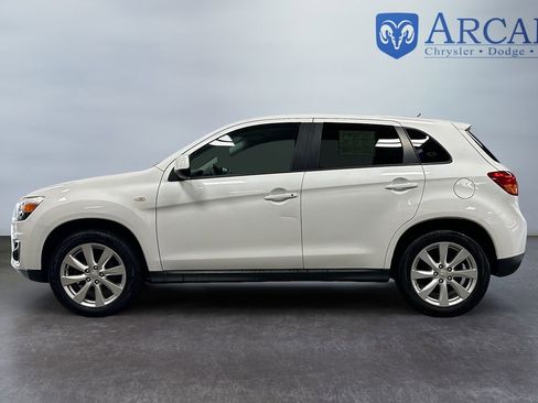 Used 2015 Mitsubishi Outlander Sport ES image 2