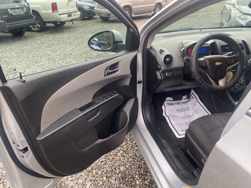 Used 2013 Chevrolet Sonic LT image 7