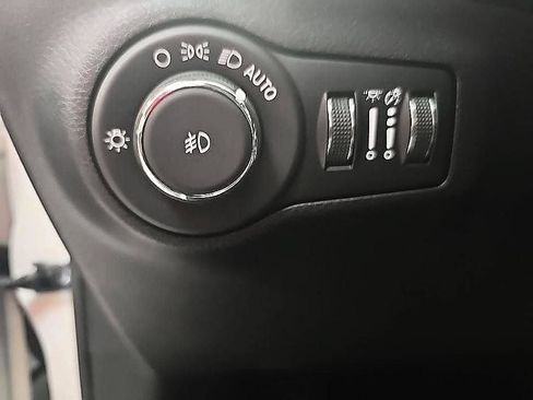 Used 2020 Jeep Compass Latitude w/ Cold Weather Group AWD/4WD image 14