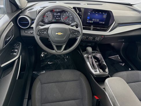 Used 2024 Chevrolet Trax LS FWD image 17