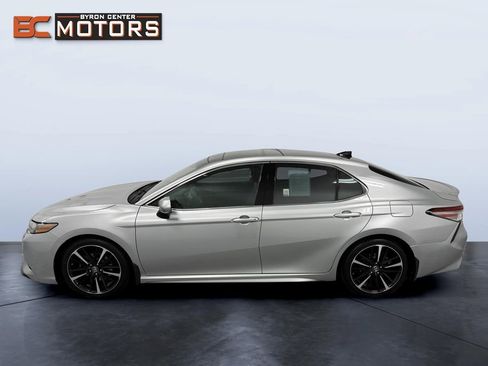 Used 2018 Toyota Camry XSE image 3