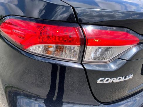 Used 2021 Toyota Corolla LE FWD image 28