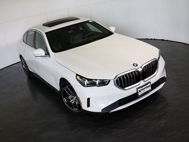 Used 2026 BMW 530i xDrive AWD/4WD image 7