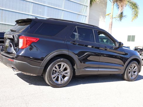 Used 2022 Ford Explorer XLT w/ Equipment Group 202A image 9