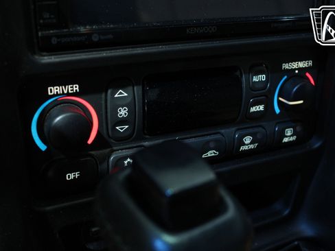 Used 2001 Chevrolet Corvette Coupe w/ Preferred Equipment Group2 image 39