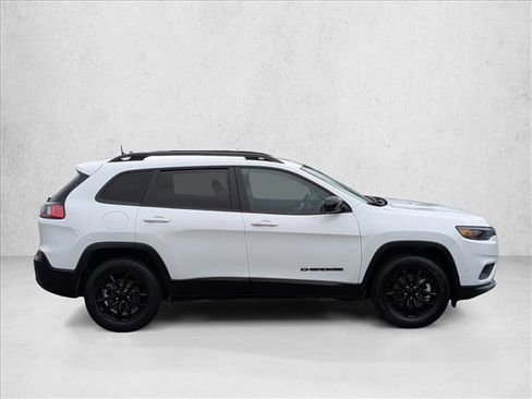 Used 2023 Jeep Cherokee Altitude Lux image 4