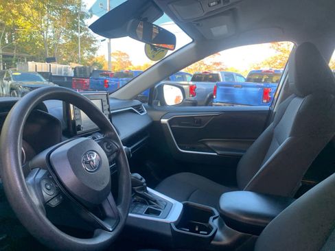 Used 2022 Toyota RAV4 LE image 14