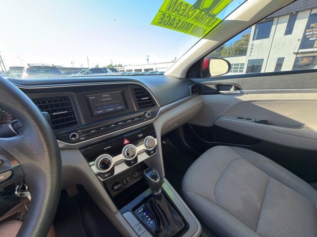 Used 2019 Hyundai Elantra SE FWD image 34