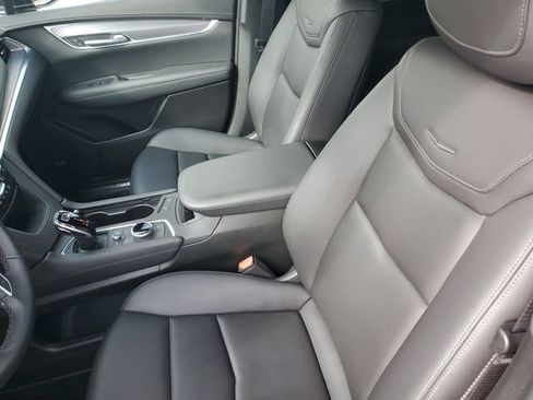 Certified 2025 Cadillac XT5 Luxury w/ LPO, Floor Liner Package AWD/4WD image 27
