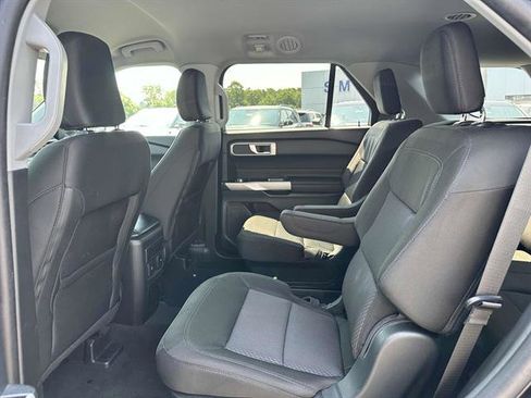 Used 2023 Ford Explorer XLT image 10